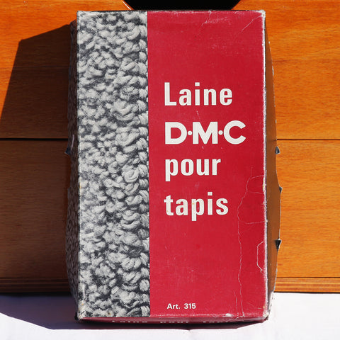 Boîte de mercerie ancienne laine à nouer DMC pour tapis