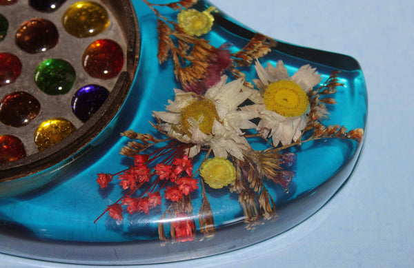 Cendrier bleu vintage en résine avec inclusion de fleurs