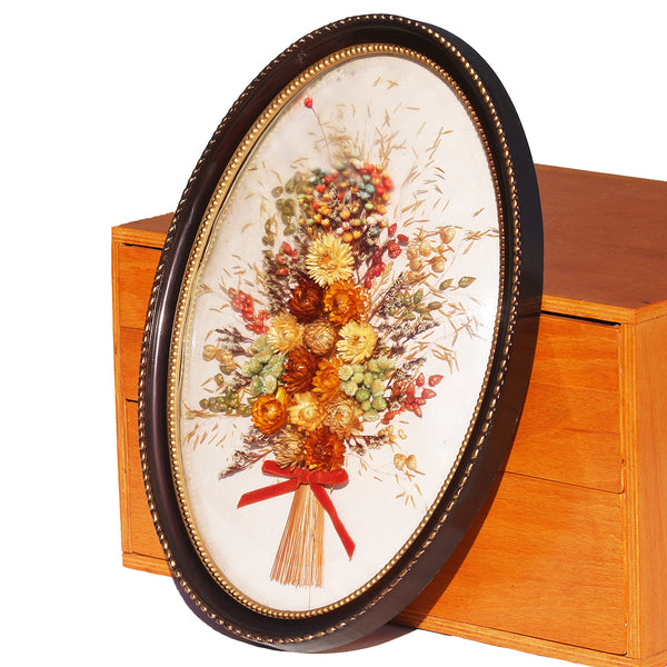 Composition de fleurs séchées grand cadre médaillon ovale 42.5 cm vintage & verre bombé