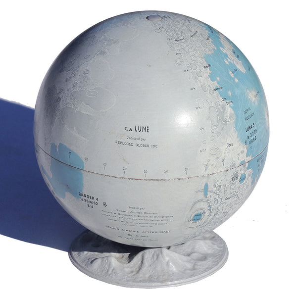 Petit globe lunaire vintage de Robert Johnson ( Replogle Globes 1966 )