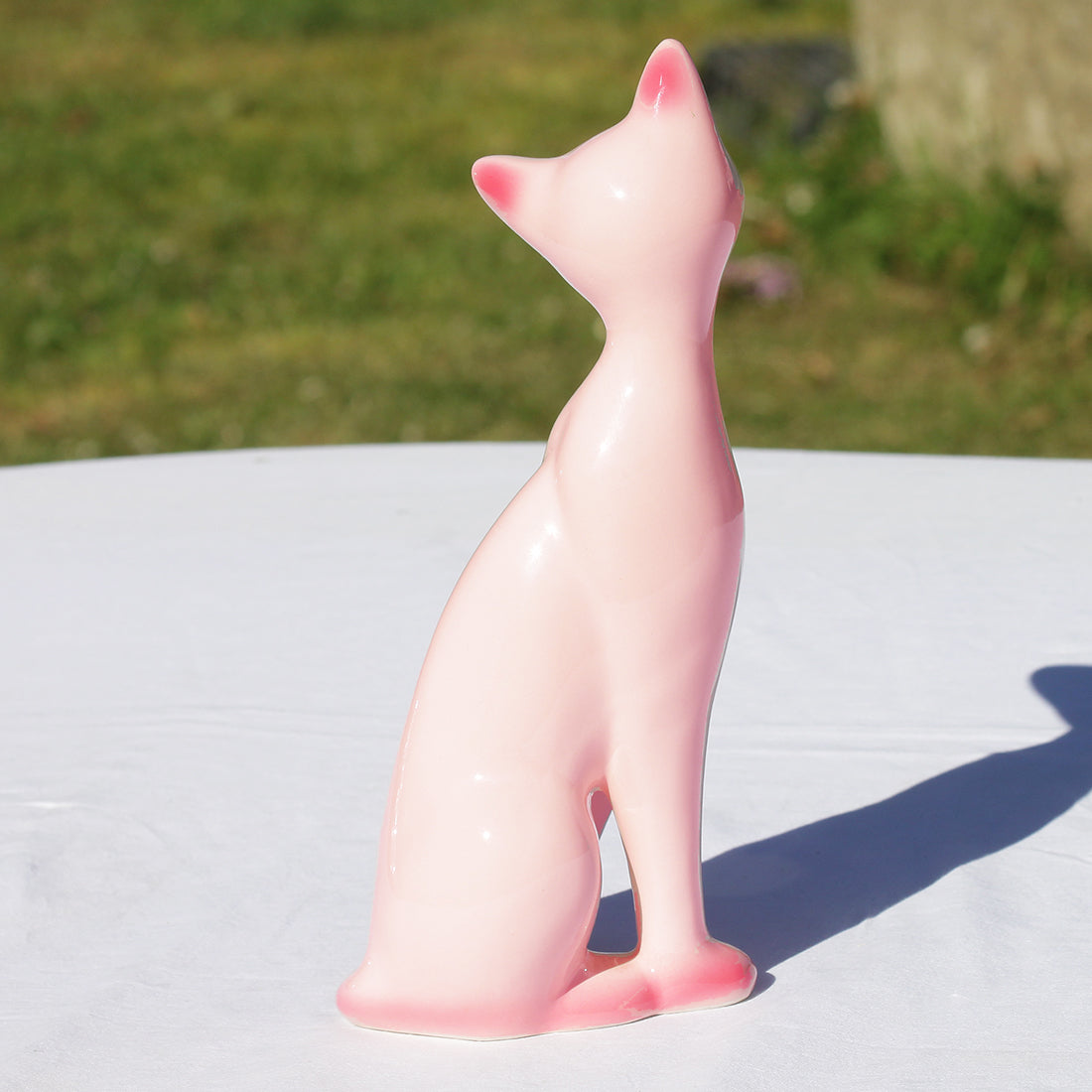 Large vintage cat statuette in pink Japanese ceramic signed – La