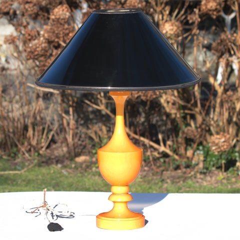 Lampe vintage en bois tourné Philippe Capelle jaune moutarde