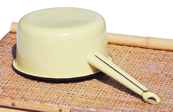 Casserole en tôle émaillée vintage 17 cm jaune pastel