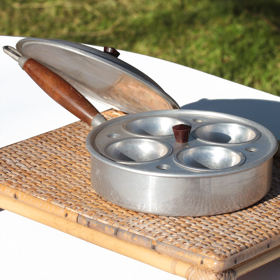 Ancien appareil casserole à pocher les œufs GBL