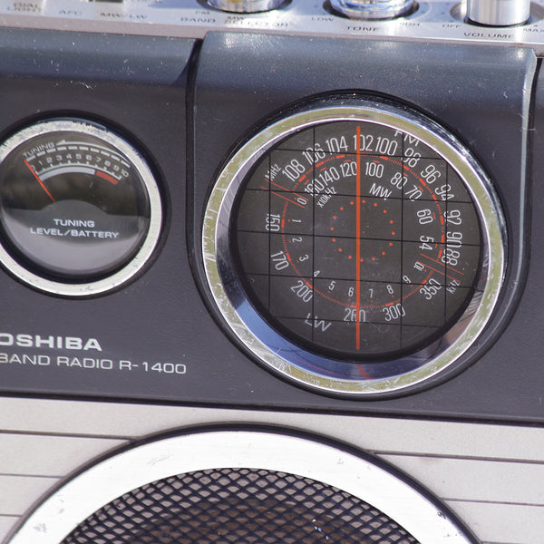 Radio portative vintage Toshiba R-1400L 3 bandes de 1977