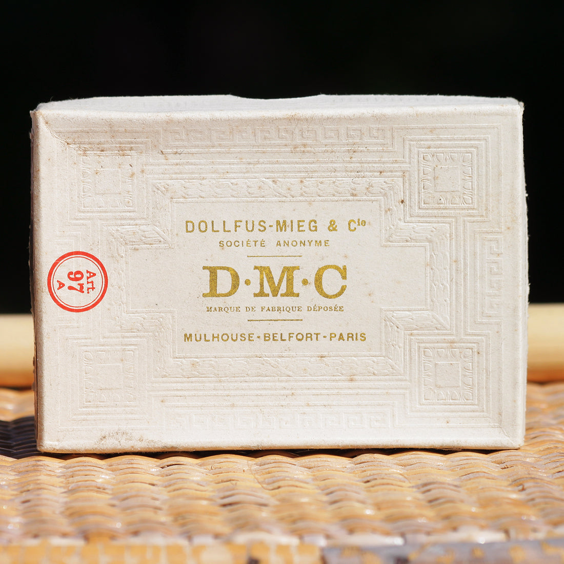 Boîte de mercerie ancienne de coton à broder DMC - 12 échevettes rose tendre 776