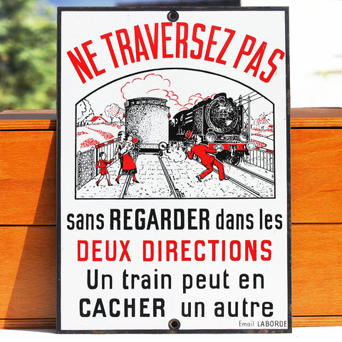 Ancienne plaque émaillée de passage à niveau SNCF " Ne traversez pas ... " Émail Laborde