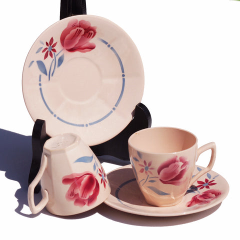 Duo de tasses à café anciennes + soucoupes en faïence de Digoin Sarreguemines modèle rose poudré 9234