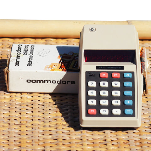Electro vintage petite calculatrice électronique Commodore 776M en boîte (1975)