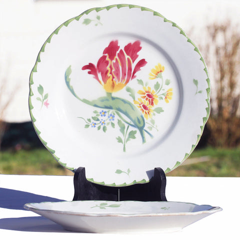 Duo d'assiettes plates anciennes en faïence de K&G Lunéville modèle Tulipe