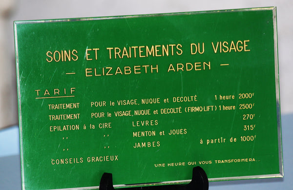 Plaque vintage de cabinet d'esthéticienne pour des soins utilisant les produits Elizabeth Arden