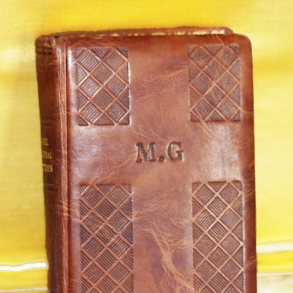 Ancien coffret de communion de 1954 monogramme M.G. avec missel & chapelet