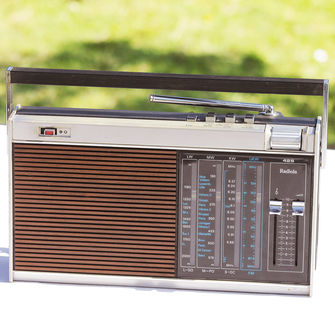 Radio portative vintage à semi-conducteurs Radiola RA 425 FM vintage de 1973