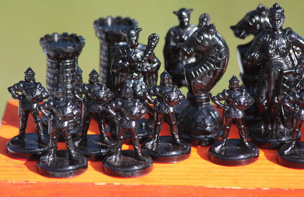 Set de pièces médiévales de jeu d'échecs vintage complet en plastique
