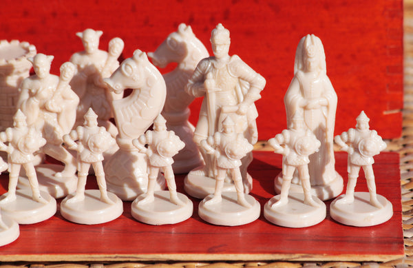 Set de pièces médiévales de jeu d'échecs vintage complet en plastique