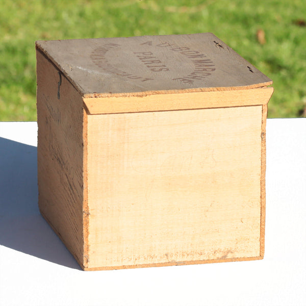 Ancienne boîte publicitaire en bois " Au Bon Marché Paris Maison A. Boucicaut "