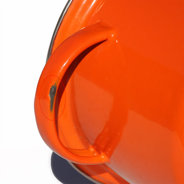 Cocotte ovale vintage en tôle d'aluminium émaillée orange Le Creuset