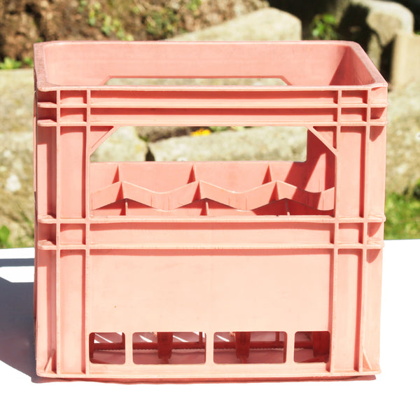 Caisse casier Allibert à bouteilles vintage SAEME ( EVIAN ) en plastique rose