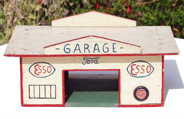 Jouet ancien garage ESSO en bois pour voitures miniatures