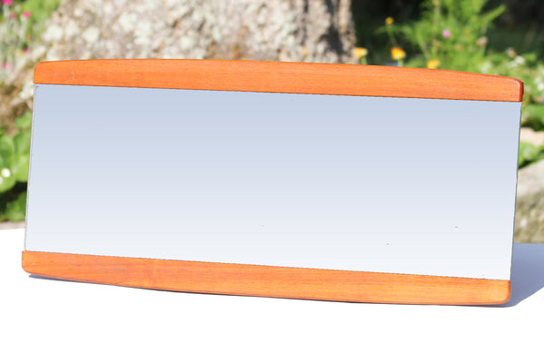 Miroir rétroviseur scandinave vintage avec encadrement en tek