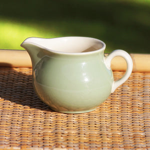 Pot à lait / crémier ancien en faïence de Villeroy & Boch Mettlach vert céladon