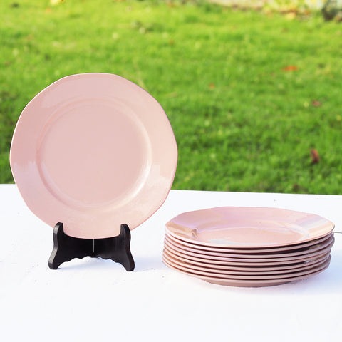 Ensemble de 10 assiettes plates en faïence de Boch Frères La Louvière rose poudré