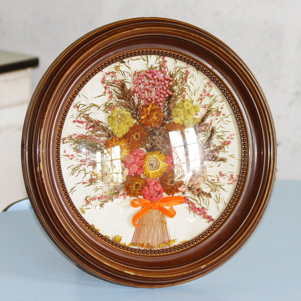 Composition de fleurs séchées sous grand cadre rond vintage & verre bombé 39 cm