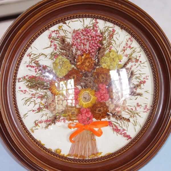 Composition de fleurs séchées sous grand cadre rond vintage & verre bombé 39 cm