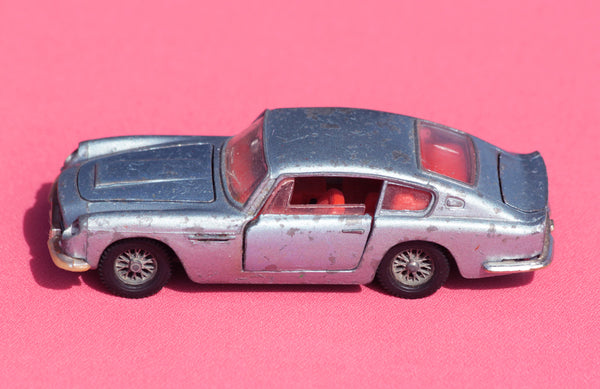 Véhicule miniature Dinky Toys voiture Aston Martin DB6 ref 153