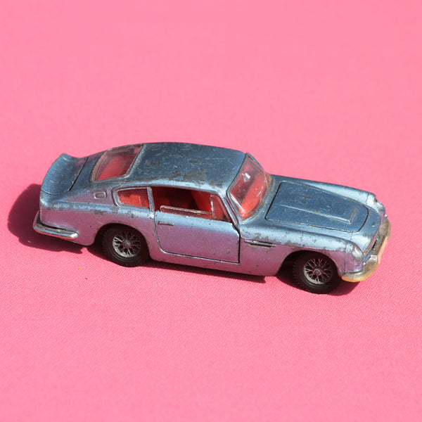 Véhicule miniature Dinky Toys voiture Aston Martin DB6 ref 153