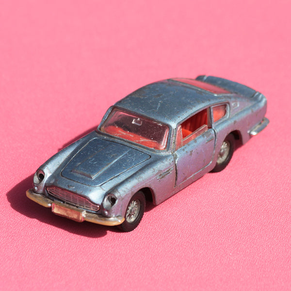 Véhicule miniature Dinky Toys voiture Aston Martin DB6 ref 153