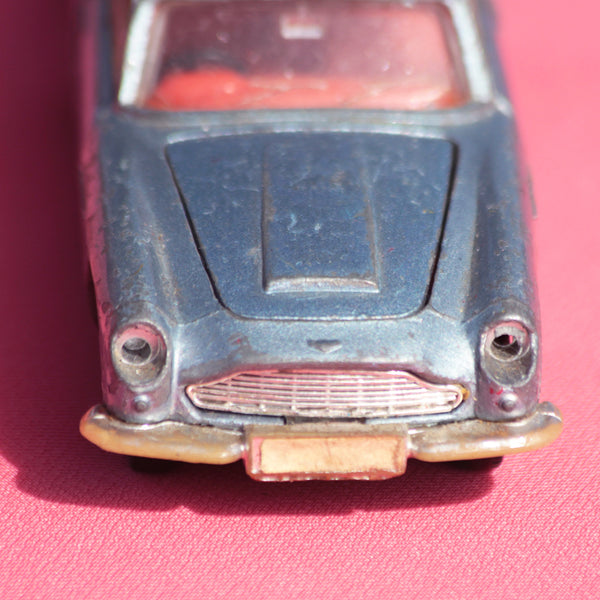 Véhicule miniature Dinky Toys voiture Aston Martin DB6 ref 153