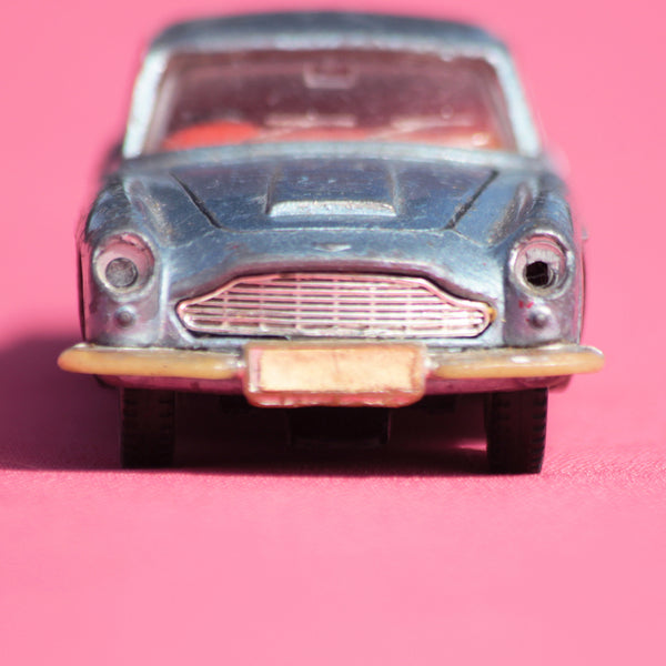 Véhicule miniature Dinky Toys voiture Aston Martin DB6 ref 153