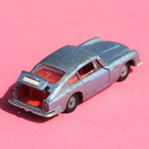 Véhicule miniature Dinky Toys voiture Aston Martin DB6 ref 153