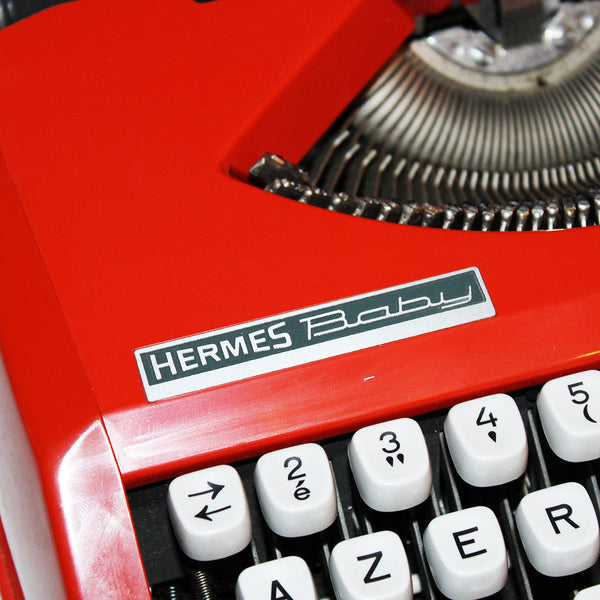 Machine à écrire portative vintage Hermes modèle Baby orange