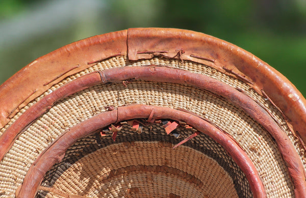 Chapeau africain vintage de la tribu des Peuls ( Foulani ) en cuir & herbe à éléphant