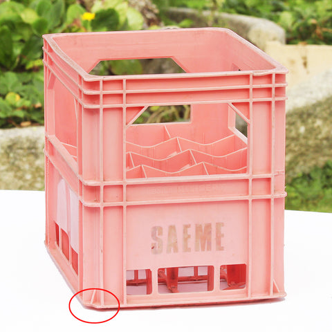 Caisse casier Allibert à bouteilles vintage SAEME ( EVIAN ) en plastique rose