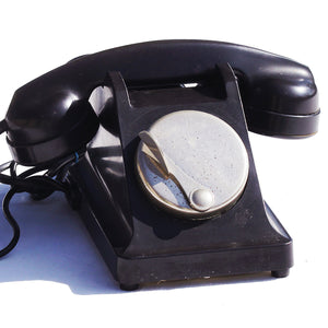 Ancien téléphone U43 PTT France en bakélite noir avec cadran à magnéto 1960