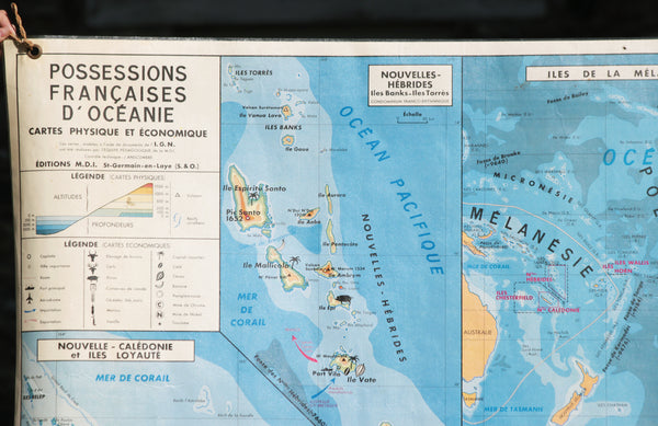 Ancienne carte scolaire plastifiée MDI des Posssessions Françaises d'Océanie, d'Afrique et d'Amérique, notamment Madagascar, l'Île de la Réunion, les îles de Saint Pierre et Miquelon, la Martinique, la Guadeloupe etc ...