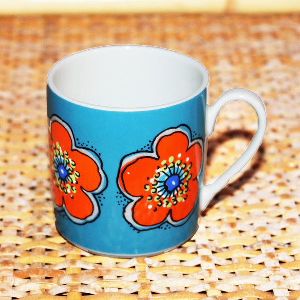 Petite tasse à café vintage Villeroy & Boch modèle Septfontaines à fleurs fond bleu