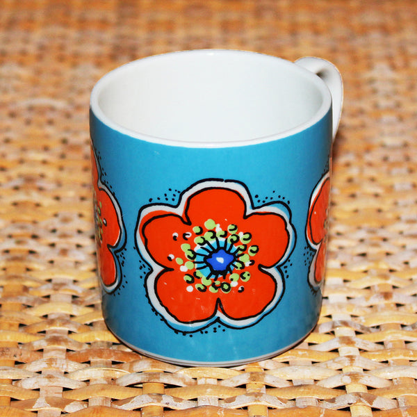 Petite tasse à café vintage Villeroy & Boch modèle Septfontaines à fleurs fond bleu