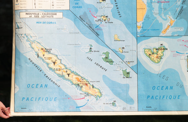 Ancienne carte scolaire plastifiée MDI des Posssessions Françaises d'Océanie, d'Afrique et d'Amérique, notamment Madagascar, l'Île de la Réunion, les îles de Saint Pierre et Miquelon, la Martinique, la Guadeloupe etc ...