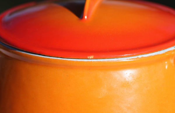 Service complet à fondue vintage Le Creuset en fonte émaillée orange volcanique