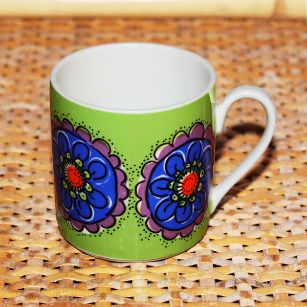 Petite tasse à café vintage Villeroy & Boch modèle Septfontaines à fleurs fond vert clair