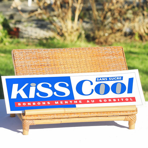 Grand sticker publicitaire autocollant vintage Kiss Cool sans sucre