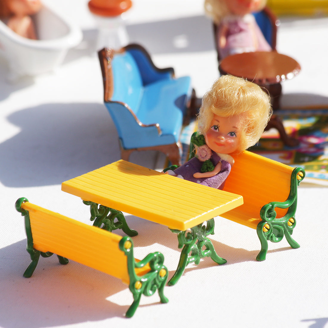 Ensemble Vintage Mobilier De Jardin Dinette - Maison De Poupée En Plastique (bon état)