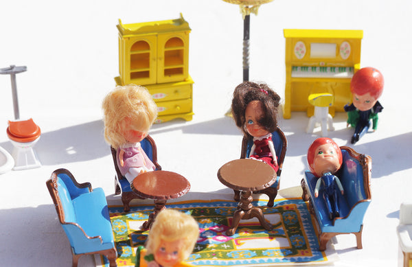 Ensemble vintage maison portative the Littles + meubles + poupées ( Mattel 1980 )