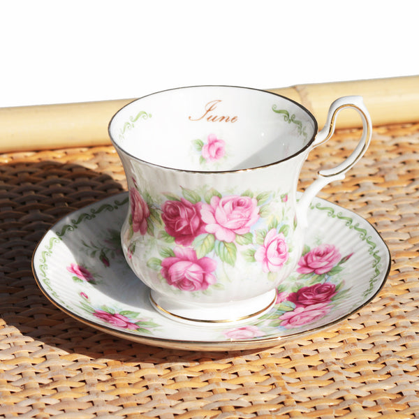 Tasse à thé + soucoupe en porcelaine anglaise Queen's modèle Juin / rose