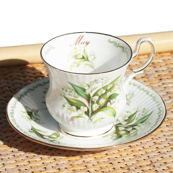 Tasse à thé + soucoupe en porcelaine anglaise Queen's modèle Mai / muguet