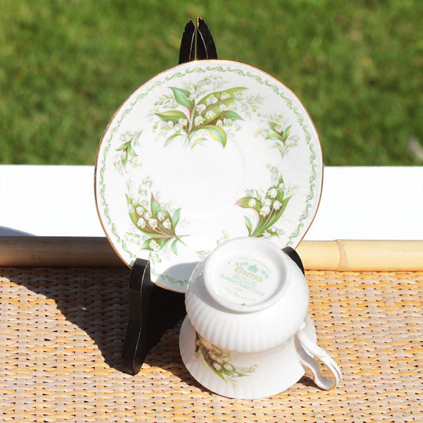 Tasse à thé + soucoupe en porcelaine anglaise Queen's modèle Mai / muguet